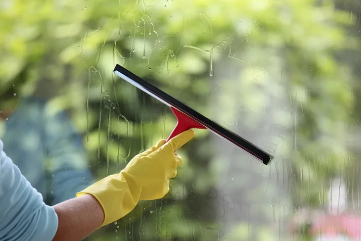 Más luz natural, menos consumo: La magia de las ventanas limpias